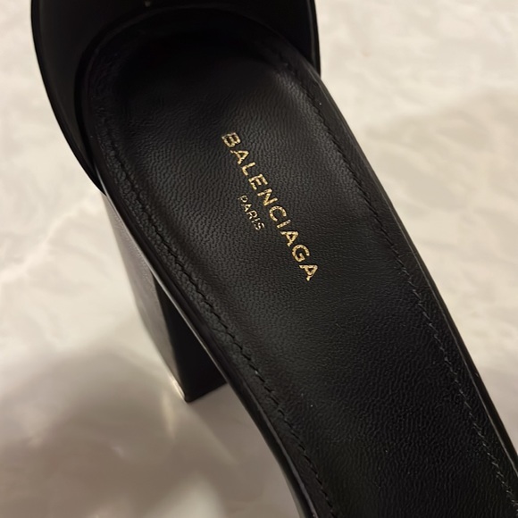 Black Balenciaga Chuncky Heel - Picture 3 of 6